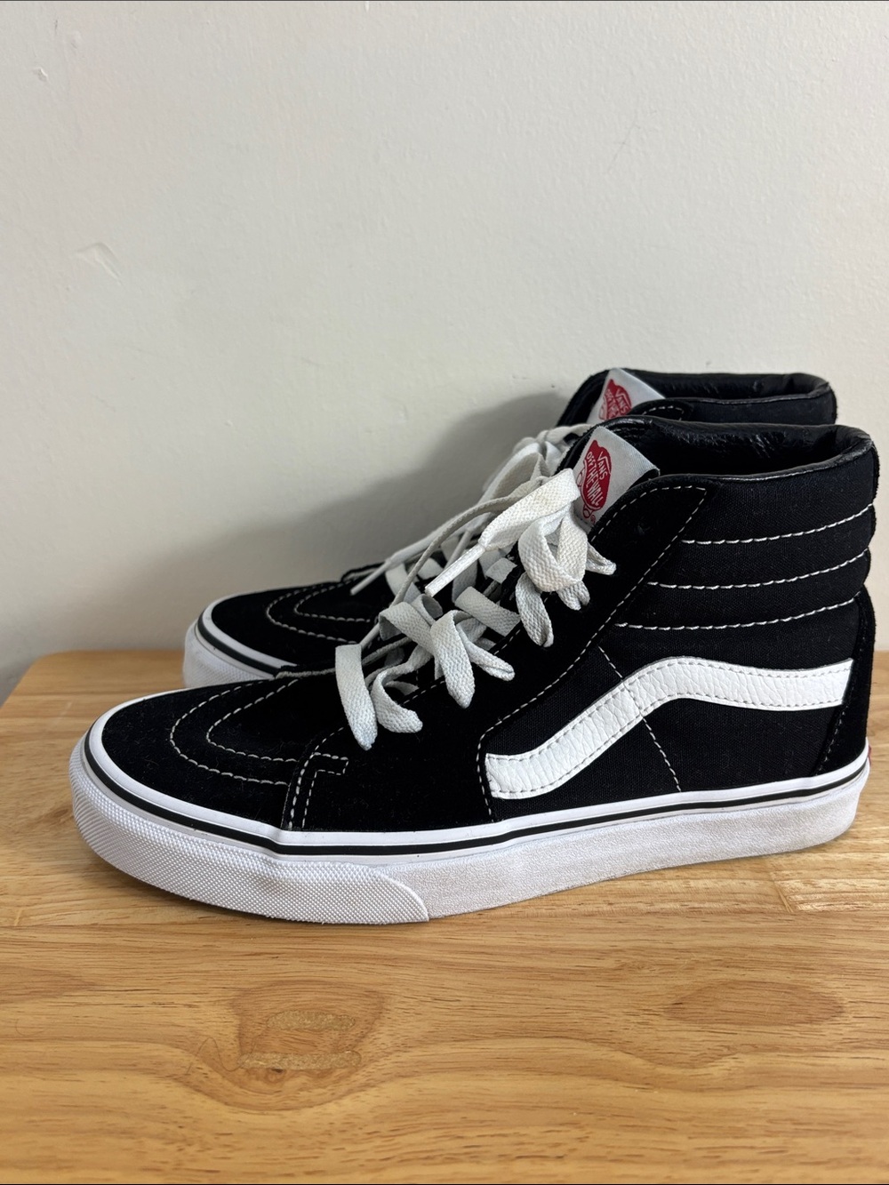 Vans classic black and white hightop sneakers size 7 women’s 5.5 men’s skater